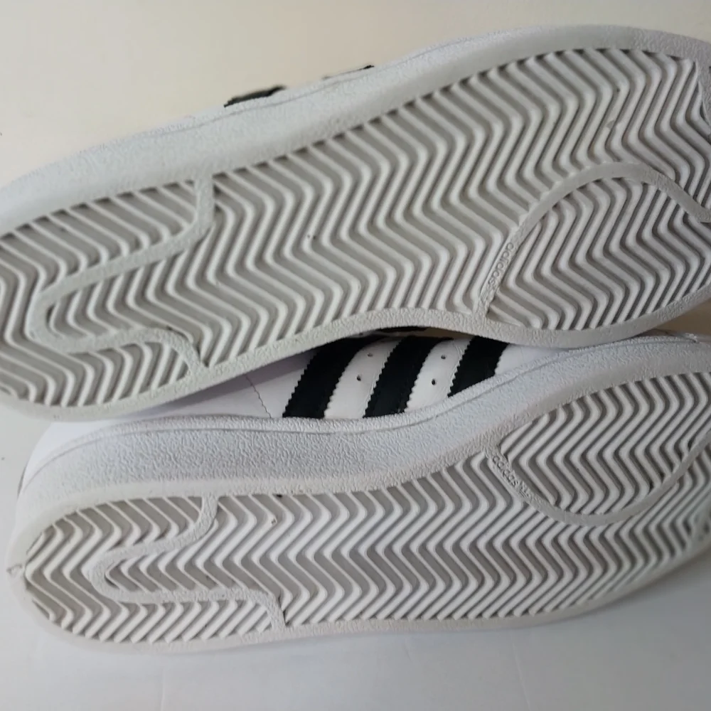 ADIDAS Pro Model Men's Size 5.5 White and Black High-Top Sneakers
